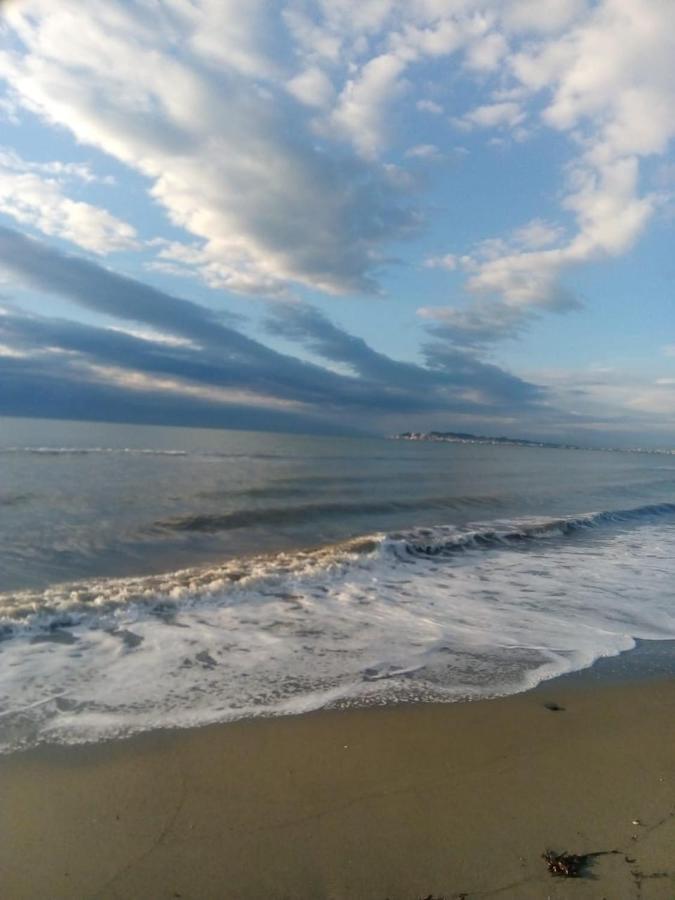 Hotel Moris Kryemëdhej Bagian luar foto