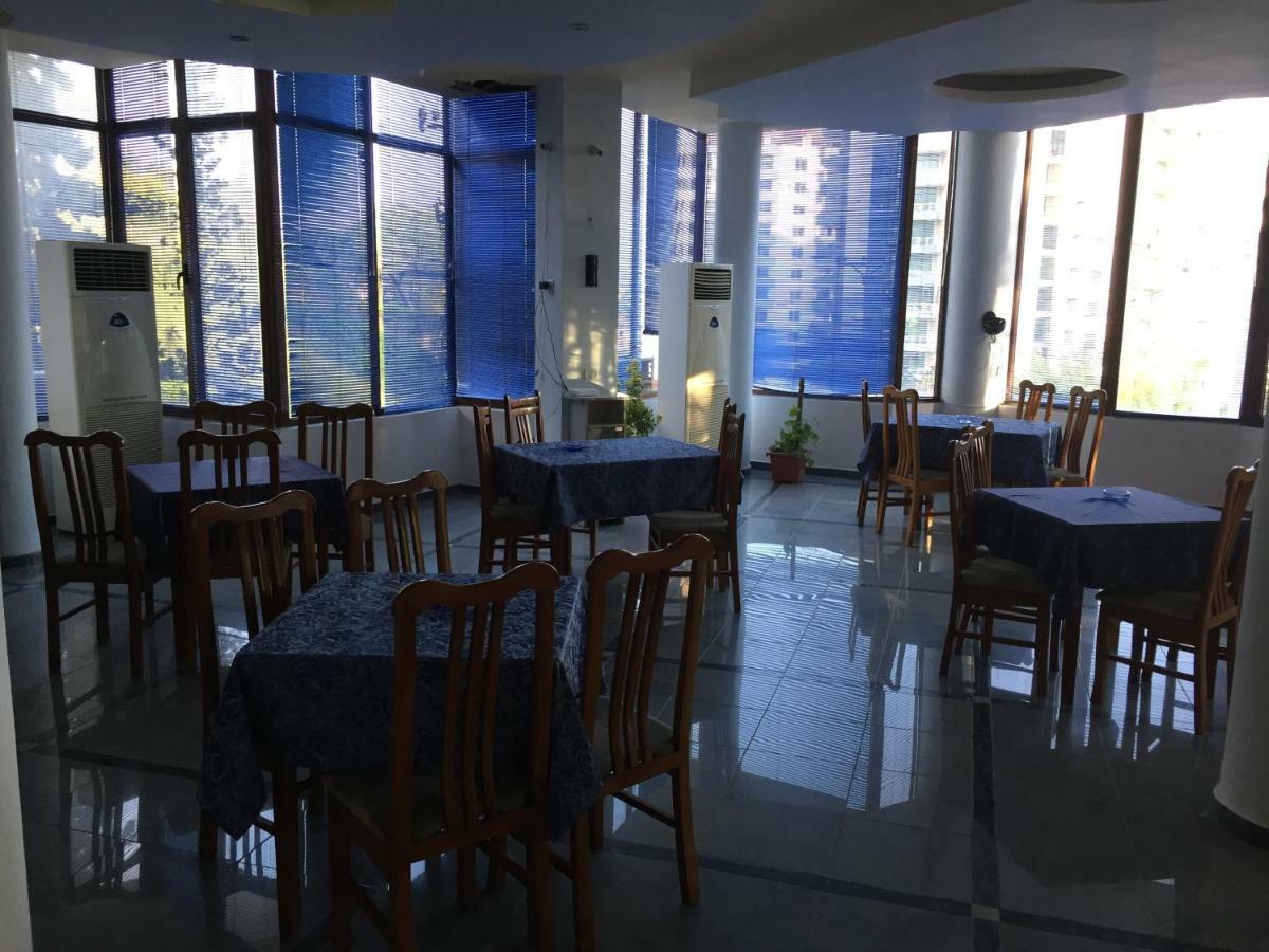 Hotel Moris Kryemëdhej Bagian luar foto